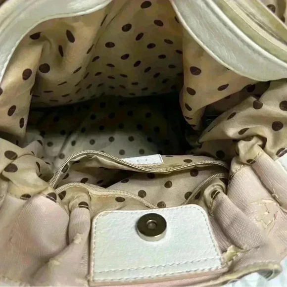 ELLE Brand Woman’s Floral Handbag With Multisectioned/Pocketed Inside - Picture 5 of 10